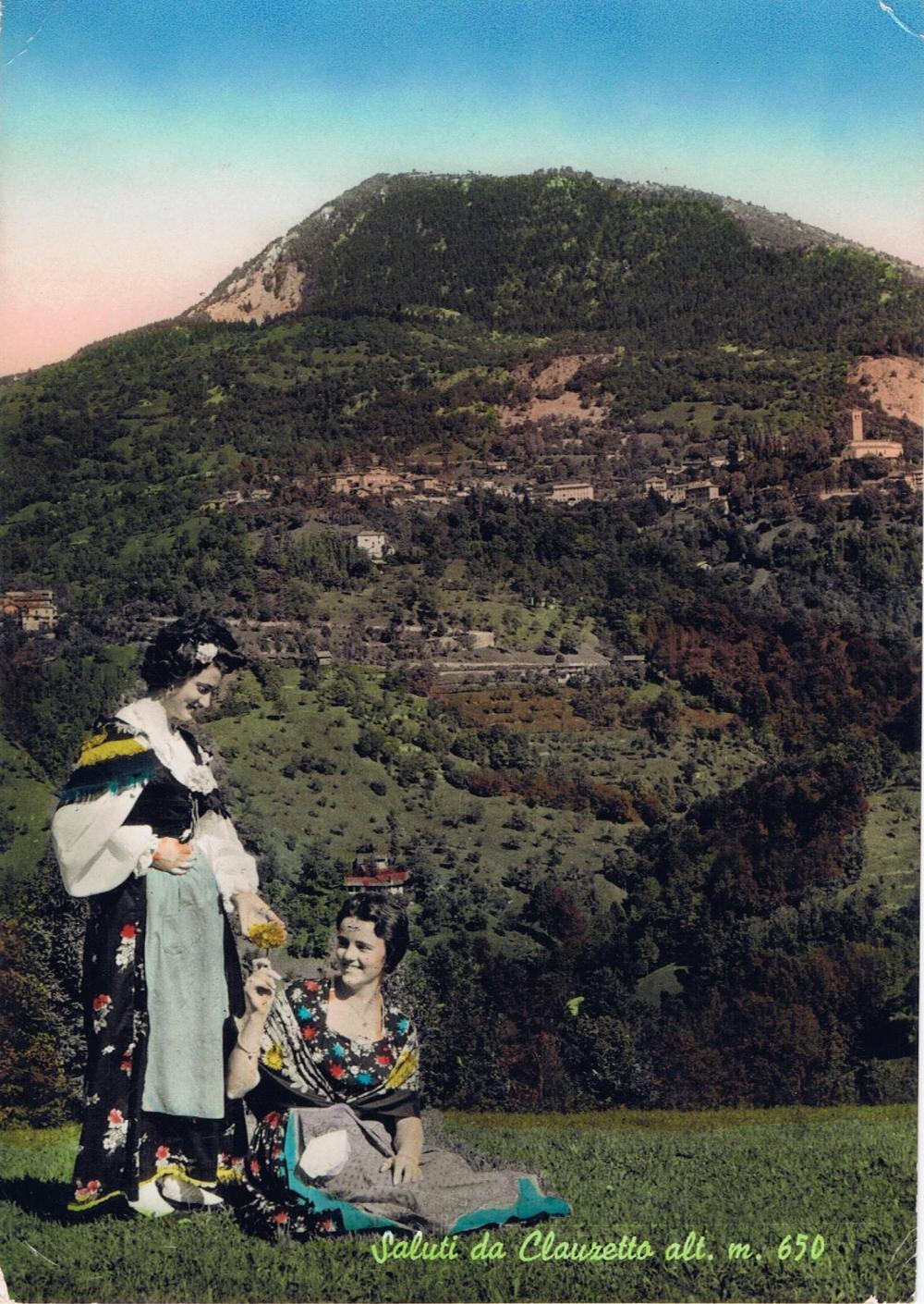 Donne in costume tradizionale e monte Pala, anni '60